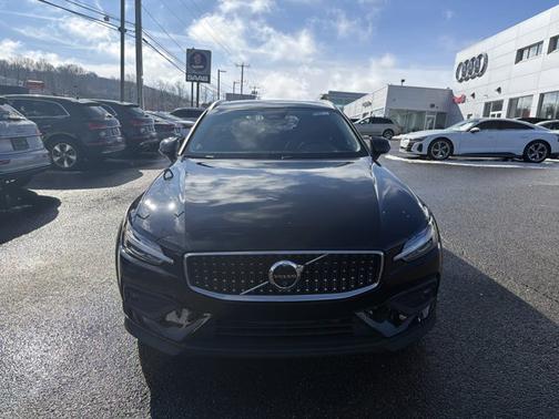 2025 Volvo V60 Cross Country Plus