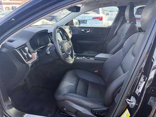 2025 Volvo V60 Cross Country Plus