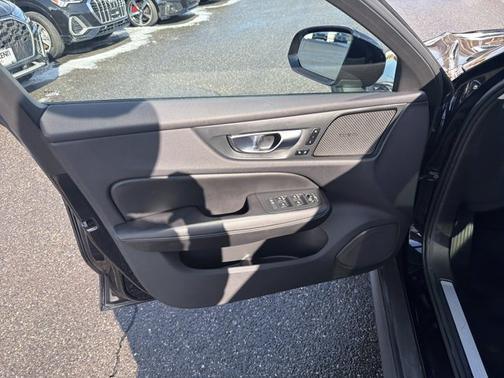 2025 Volvo V60 Cross Country Plus