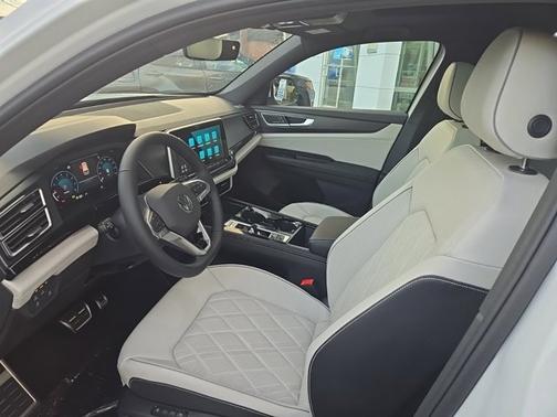 2025 Volkswagen Atlas Cross Sport 2.0T SEL Premium R-Line