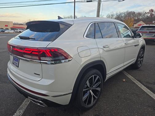 2025 Volkswagen Atlas Cross Sport 2.0T SEL Premium R-Line