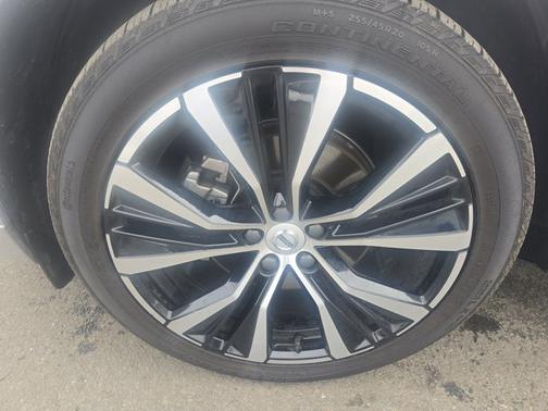 2025 Volvo XC60 Plus