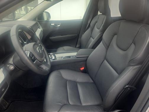 2025 Volvo XC60 Plus