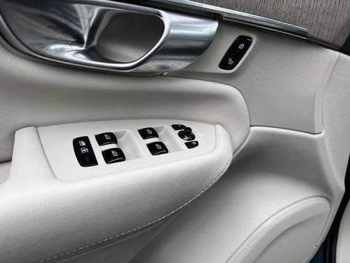 2023 Volvo XC90 Recharge Plug-In Hybrid Ultimate