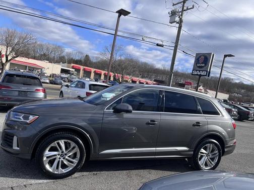 2021 Audi Q7 Premium Plus