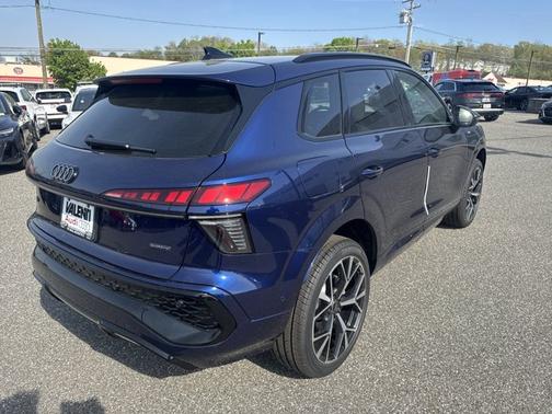 Navarra Blue Metallic 2026 Audi Q3 S line