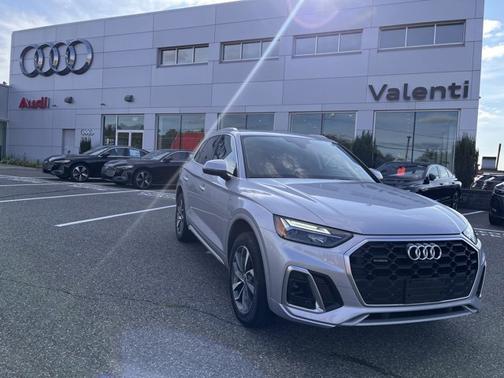 2022 Audi Q5 S line Premium Plus