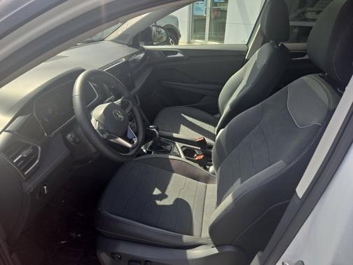 2025 Volkswagen Taos SE Black
