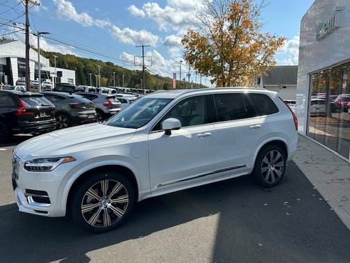 2025 Volvo XC90 Plug-In Hybrid Core