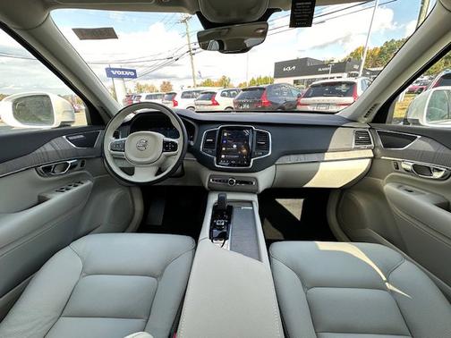 2025 Volvo XC90 Plug-In Hybrid Core