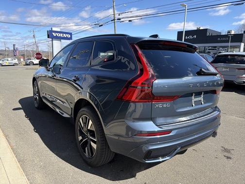 2026 Volvo XC60 Plus