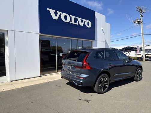 2026 Volvo XC60 Plus