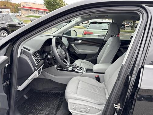 2022 Audi Q5 S line Premium Plus