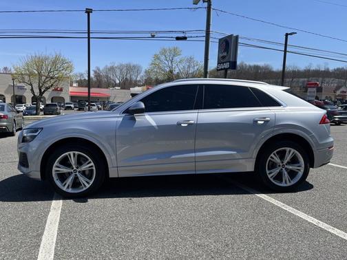 2022 Audi Q8 Premium