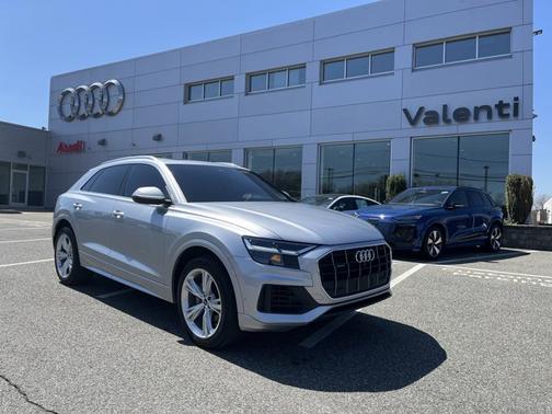2022 Audi Q8 Premium