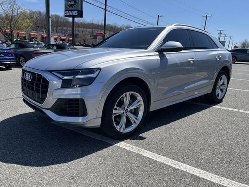 2022 Audi Q8 Premium