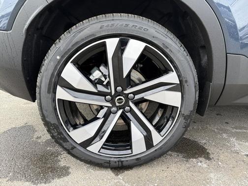 2026 Volvo XC40 Plus