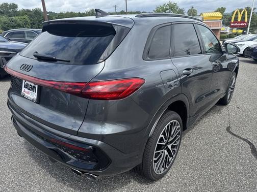2025 Audi SQ5 Premium Plus