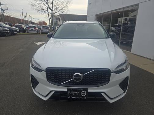 2025 Volvo XC60 Core