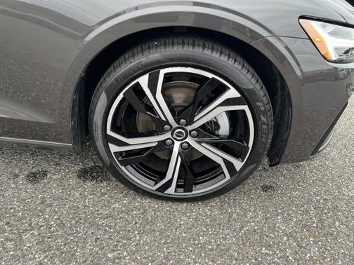 2025 Volvo S60 Core