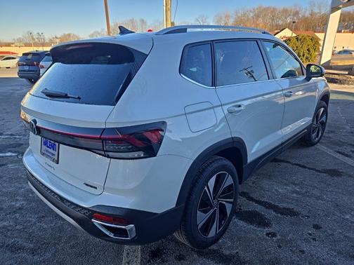 2025 Volkswagen Taos SE