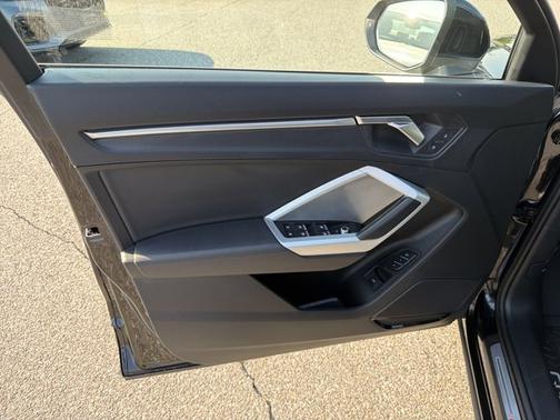 MYTHOS BLACK 2025 Audi Q3 S line Premium Plus