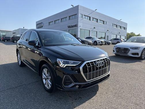 MYTHOS BLACK 2025 Audi Q3 S line Premium Plus