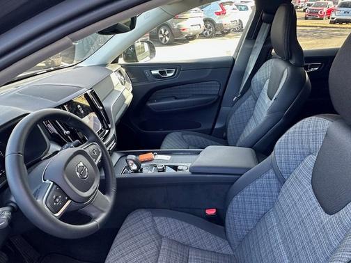 2025 Volvo XC60 Plug-In Hybrid Core