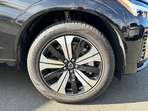 2025 Volvo XC60 Plug-In Hybrid Core