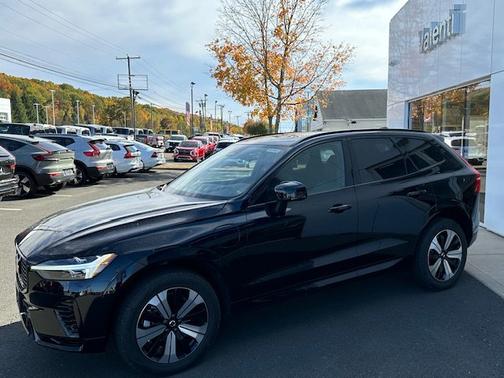 2025 Volvo XC60 Plug-In Hybrid Core