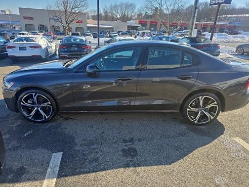 2024 Volvo S60 Plus Dark Theme