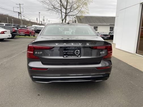 2024 Volvo S60 Plus Dark Theme