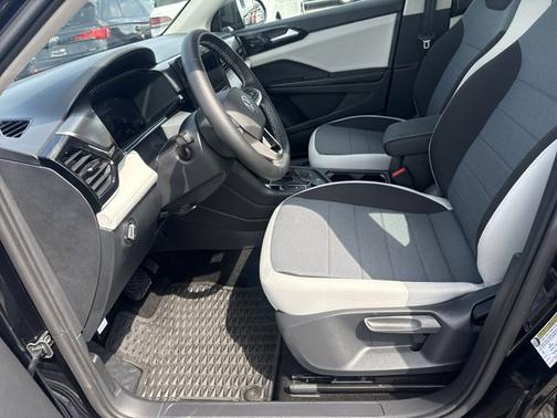 DEEPBLACK PEARL 2025 Volkswagen Taos S