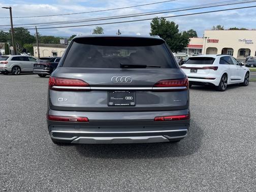 2021 Audi Q7 Premium Plus
