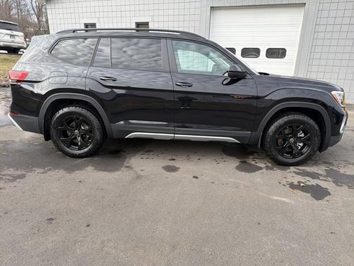 Black 2026 Volkswagen Atlas 2.0T Peak Edition
