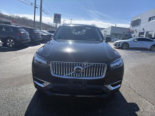 2025 Volvo XC90 Core