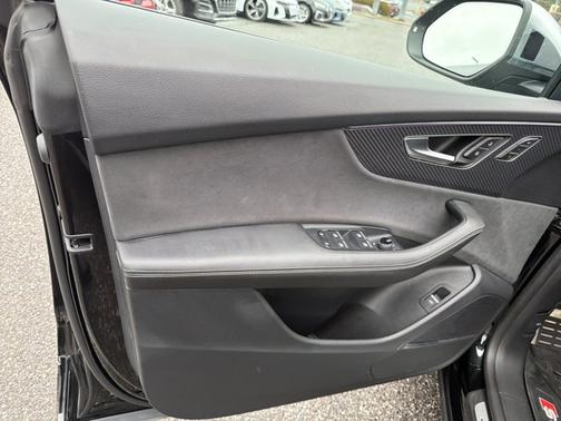 MYTHOS BLACK 2024 Audi SQ8 Prestige