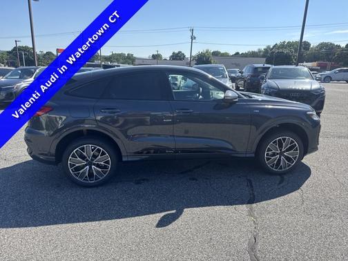Tambora Gray Metallic 2026 Audi Q5 Sportback Premium Plus