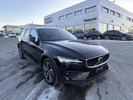 2025 Volvo V60 Cross Country Plus