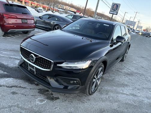 2025 Volvo V60 Cross Country Plus