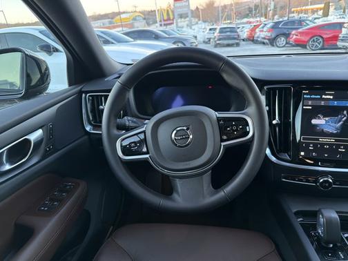 2025 Volvo V60 Cross Country Plus