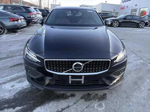 2025 Volvo V60 Cross Country Plus