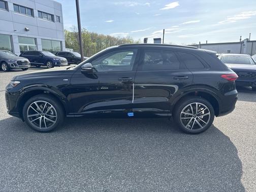 Mythos Black Metallic 2026 Audi Q5 Premium Plus