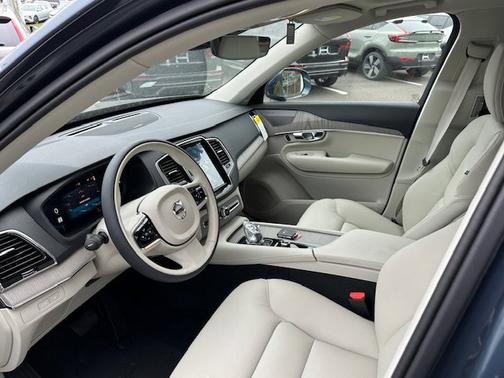 2025 Volvo XC90 Plug-In Hybrid Plus