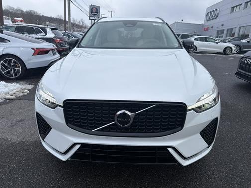 2025 Volvo XC60 Core