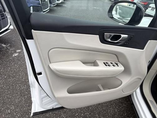 2025 Volvo XC60 Core