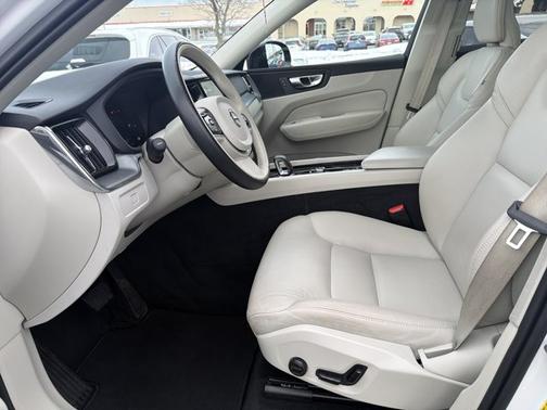 2025 Volvo XC60 Core