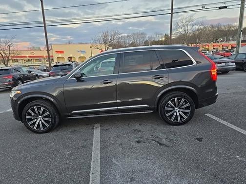 2024 Volvo XC90 Plus Bright Theme