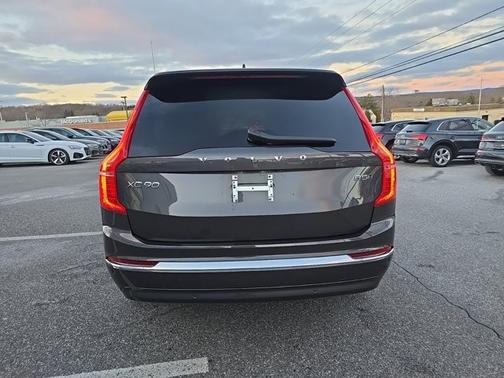 2024 Volvo XC90 Plus Bright Theme