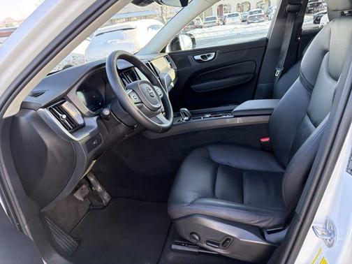 2025 Volvo XC60 Core